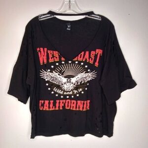 WINDSOR Distressed Graphic Top